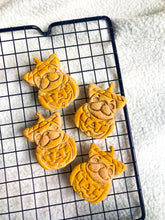 Load image into Gallery viewer, HOWLOWEEN Biscuit Box
