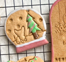 Load image into Gallery viewer, Snow Globe Pack (2 cookies)
